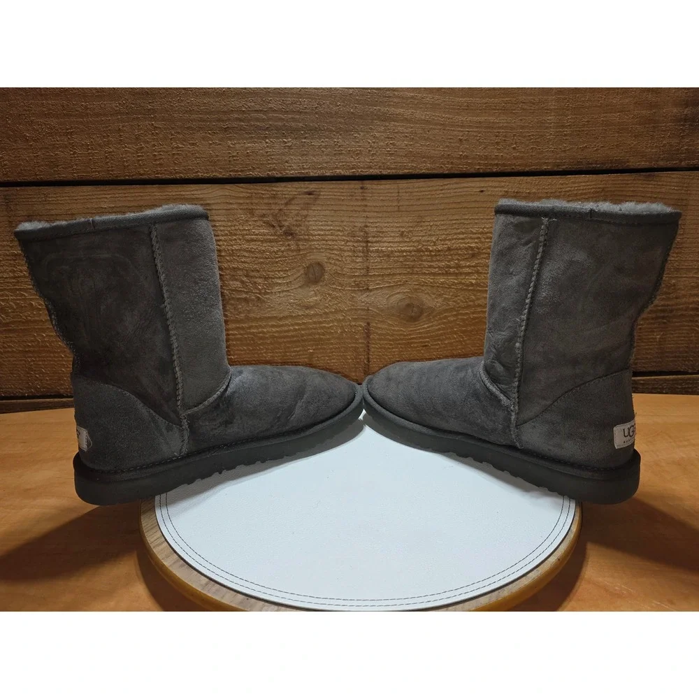 UGG Australia Classic Short II Grey Suede Sheepskin Boots Women Size 8 5825